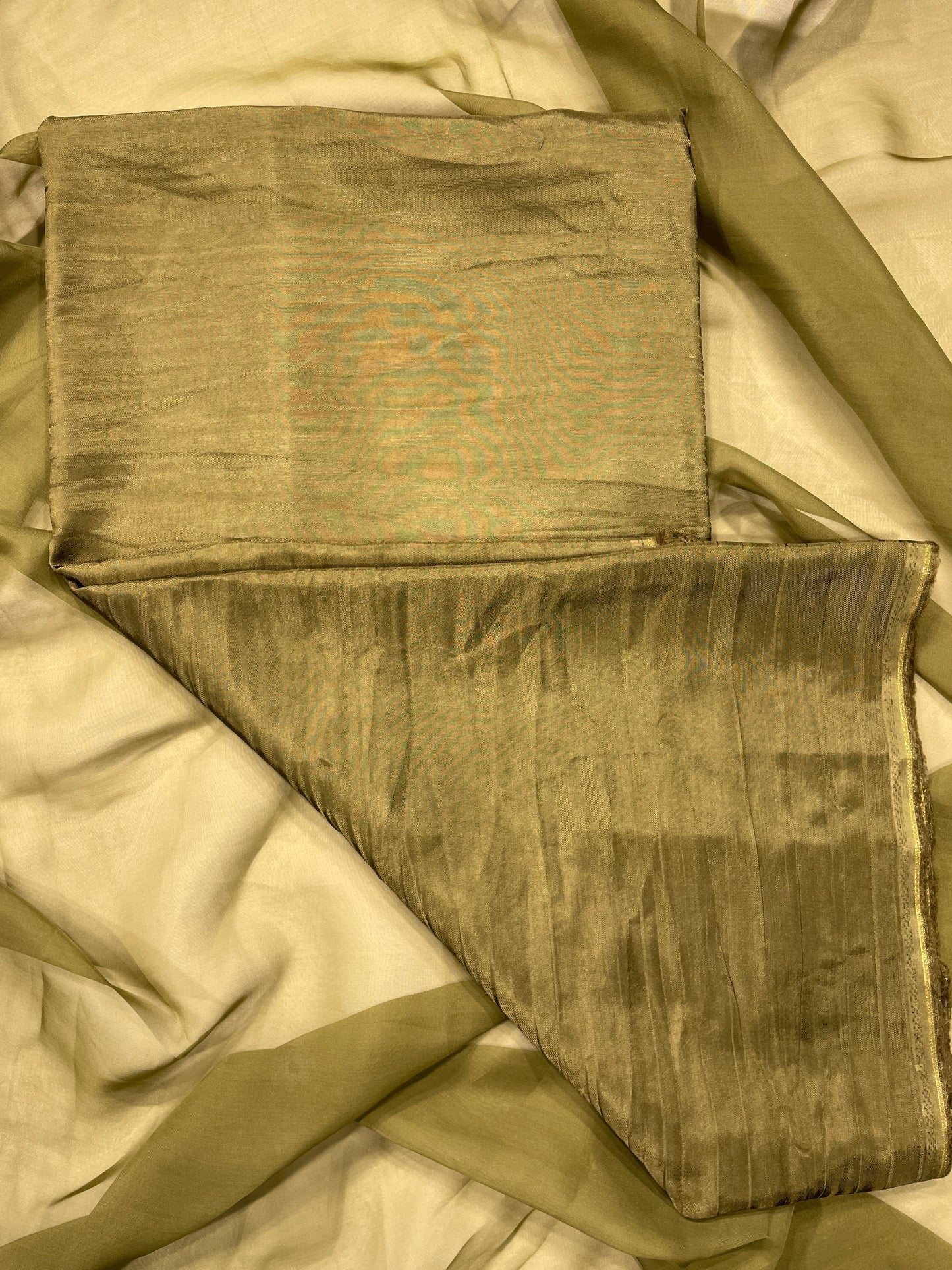 Green Kashmiri Aari Work Organza Unstitched Salwar Suit
